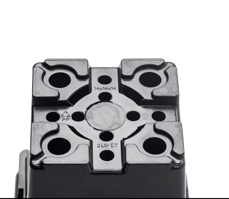 Kvetináč plastový štvorcový 2l, 14 x 14 cm