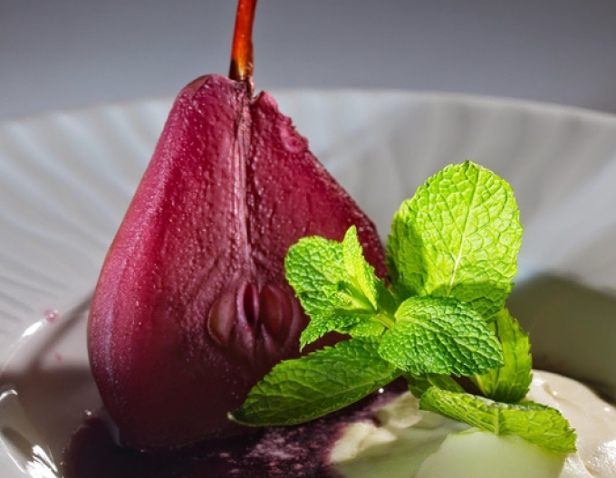 Hruška stĺpová "Krvavnička" letná, podp. Dula, voľnok.